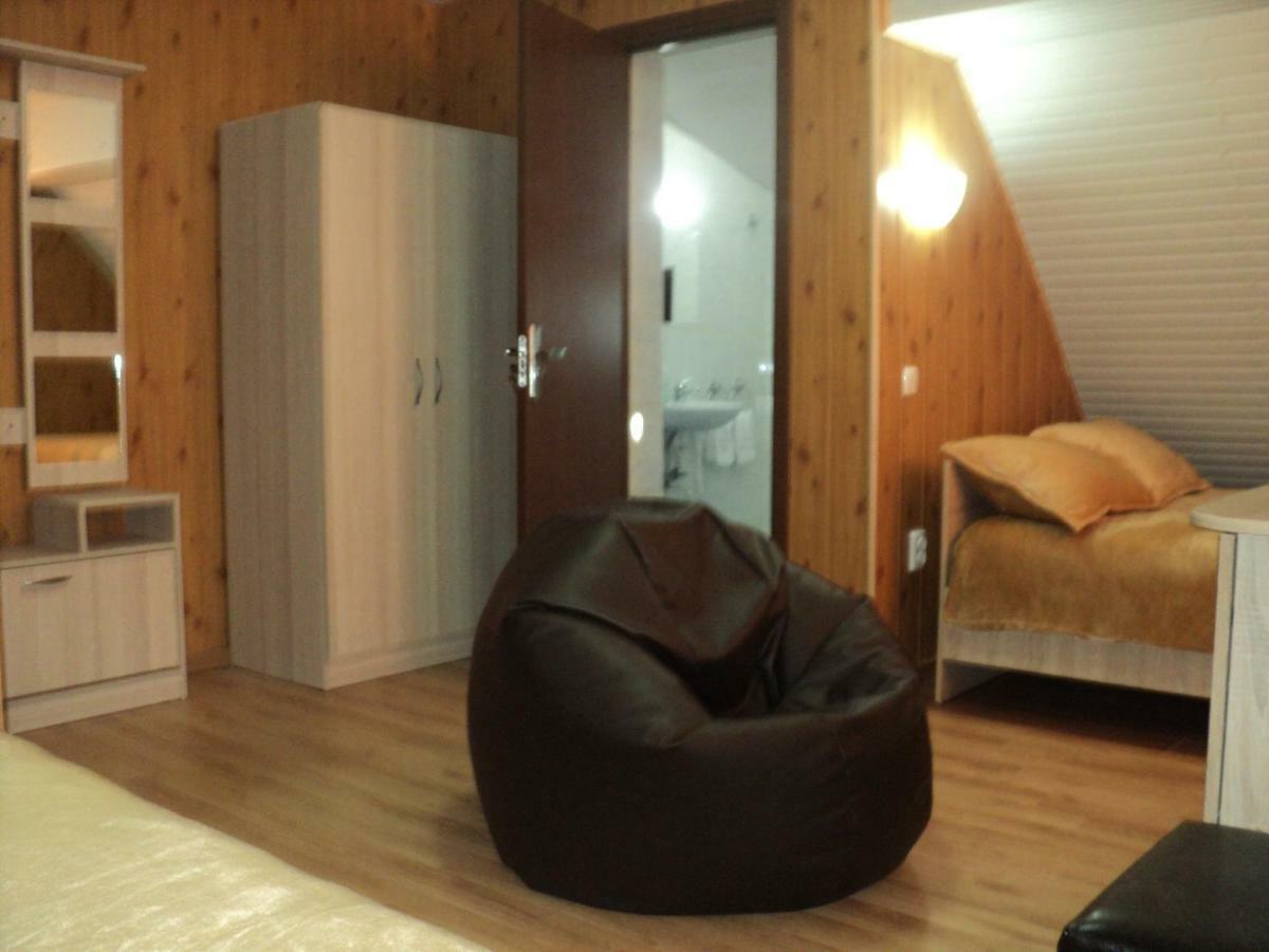 Hotel Casa Haiducilor Predeal Esterno foto