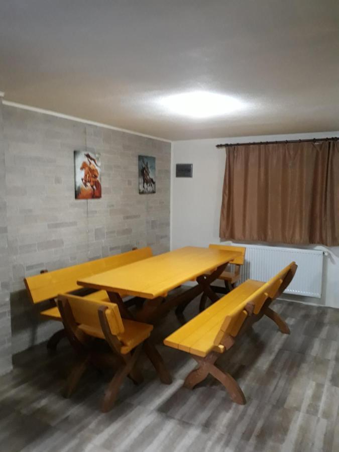 Hotel Casa Haiducilor Predeal Esterno foto